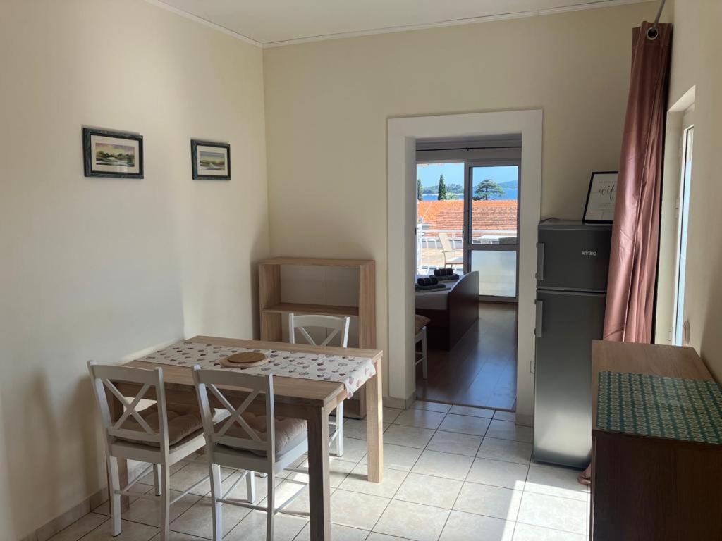 Apartmani Fani 2 Min Walking From Sea Оребич Экстерьер фото