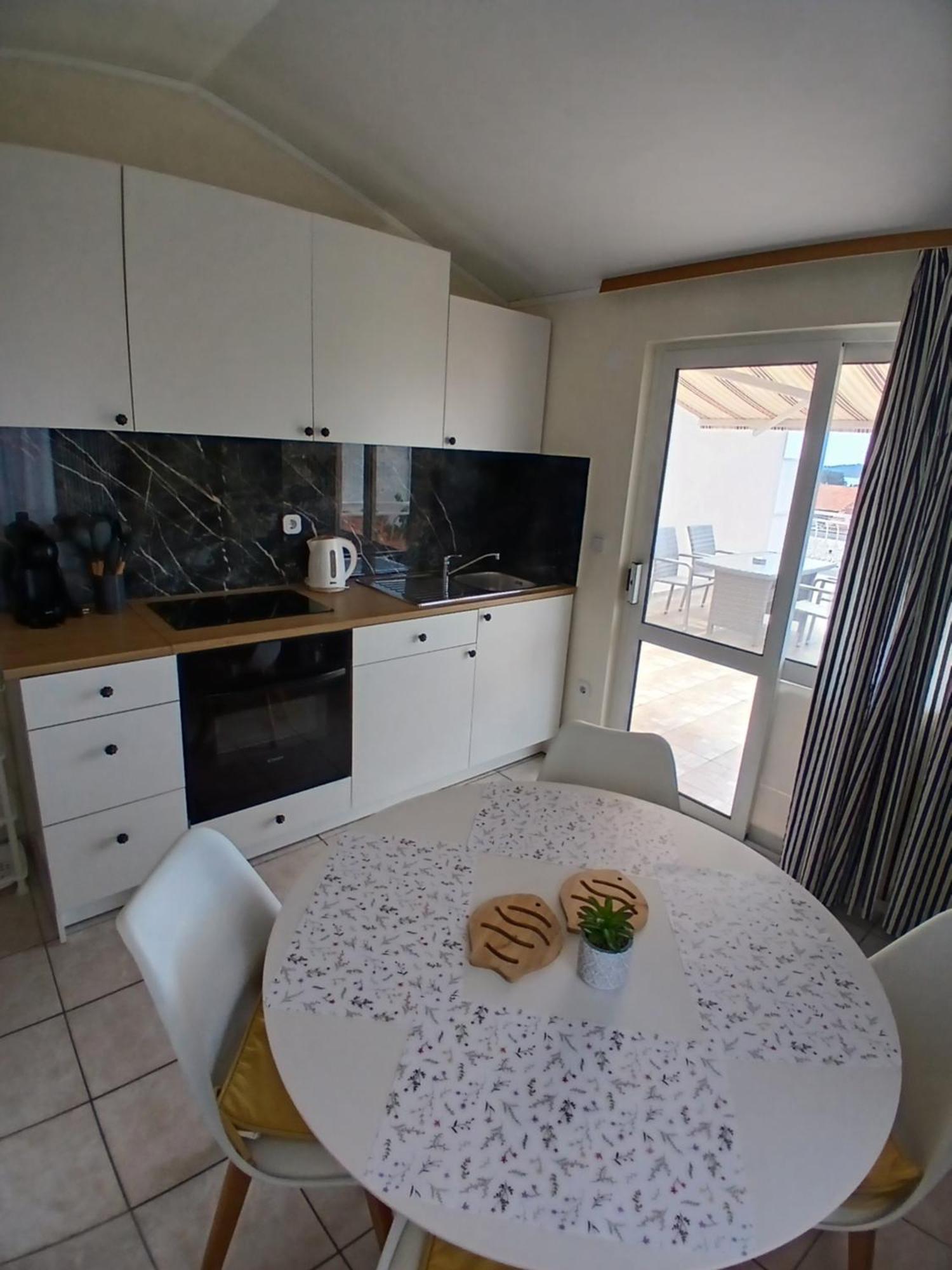 Apartmani Fani 2 Min Walking From Sea Оребич Экстерьер фото
