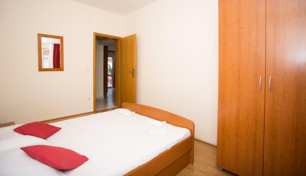 Apartmani Fani 2 Min Walking From Sea Оребич Экстерьер фото